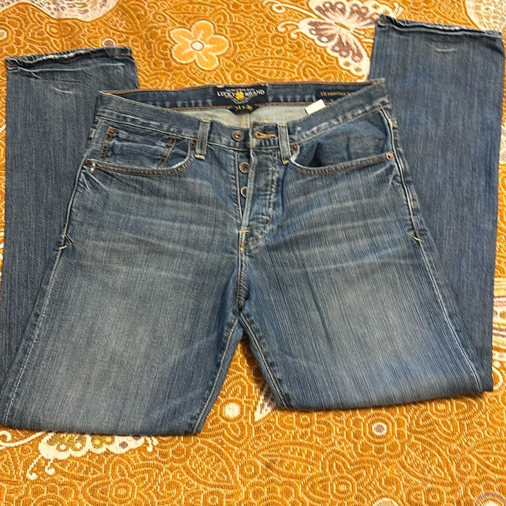 Women’s Lucky Brand blue jeans.31X30. Bottoms.121 heritage Slim.